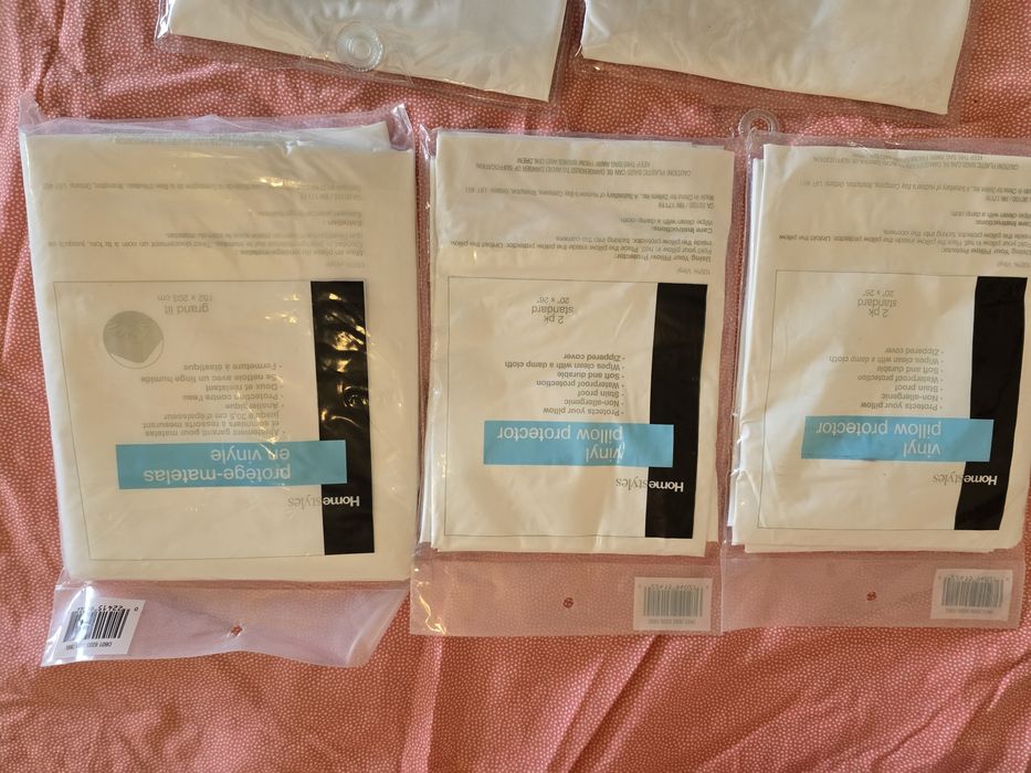 Fora de cama e almofadas