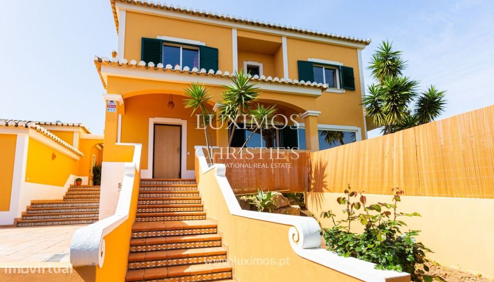 Moradia e anexo com piscina para venda em Alvor, Algarve