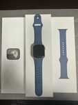 Apple Watch Series 9 41mm Starlight (złoty) z błękitnym paskiem