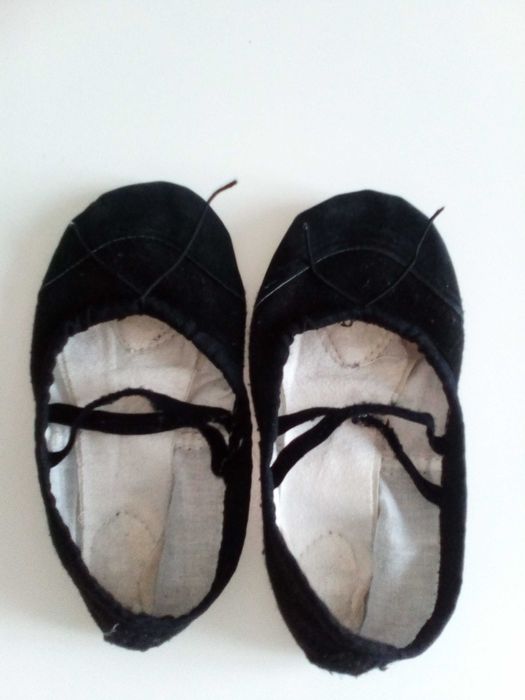 Чешки . Для танцев , гимнастики . Стелька 18,5 см .