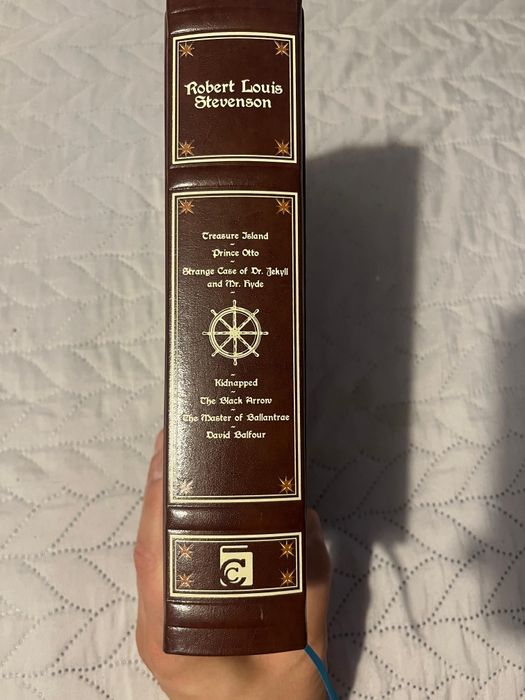 Livro de Robert Louis Stevenson de coleção novo