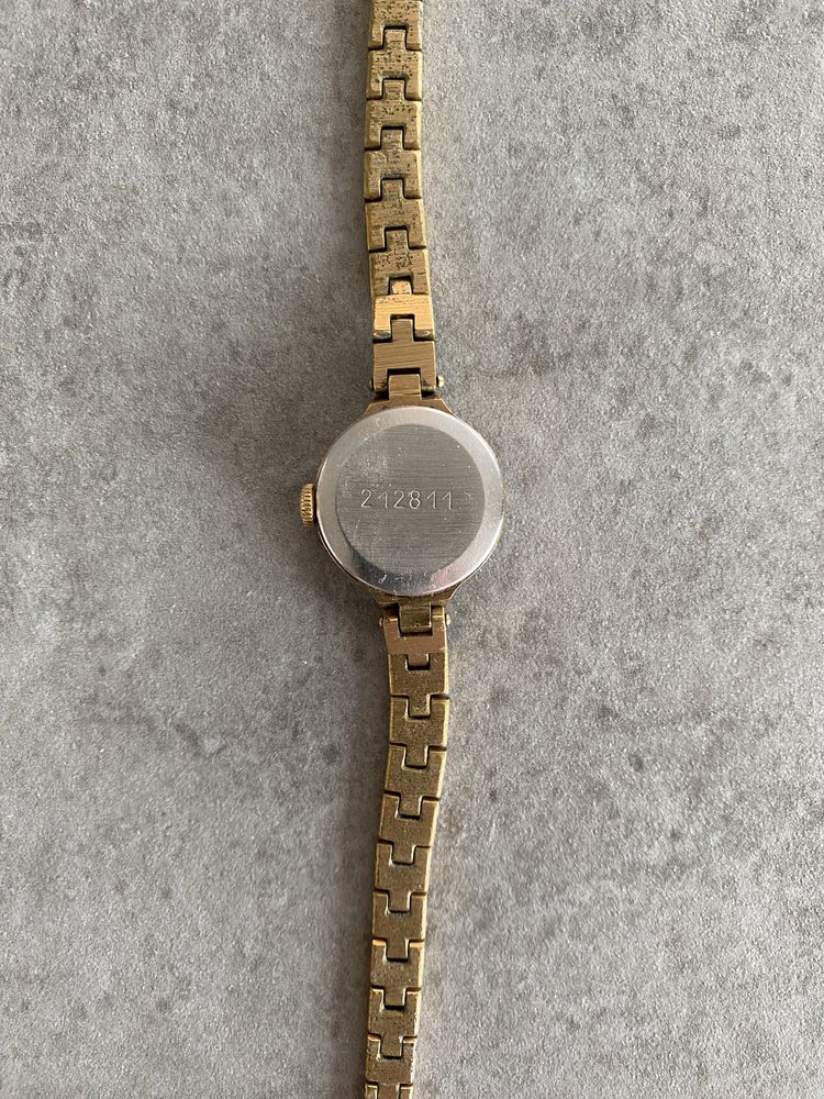 Жіночий наручний годинник Заря Orient Pilarquim