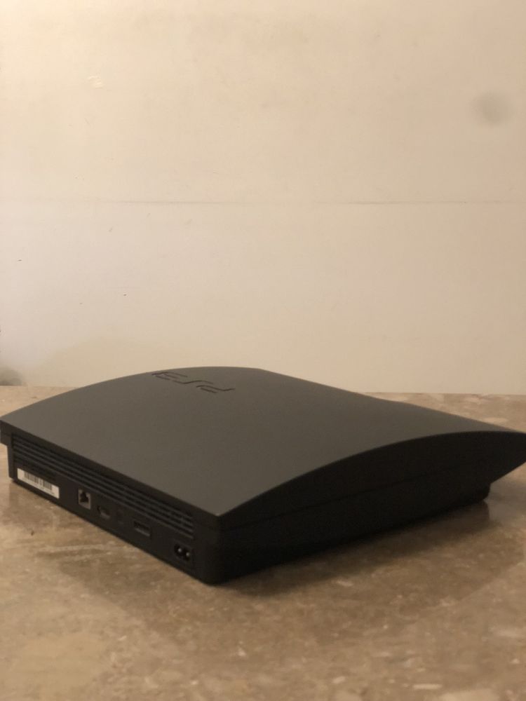 PS3 Slim 320GB com 5 jogos sem comando