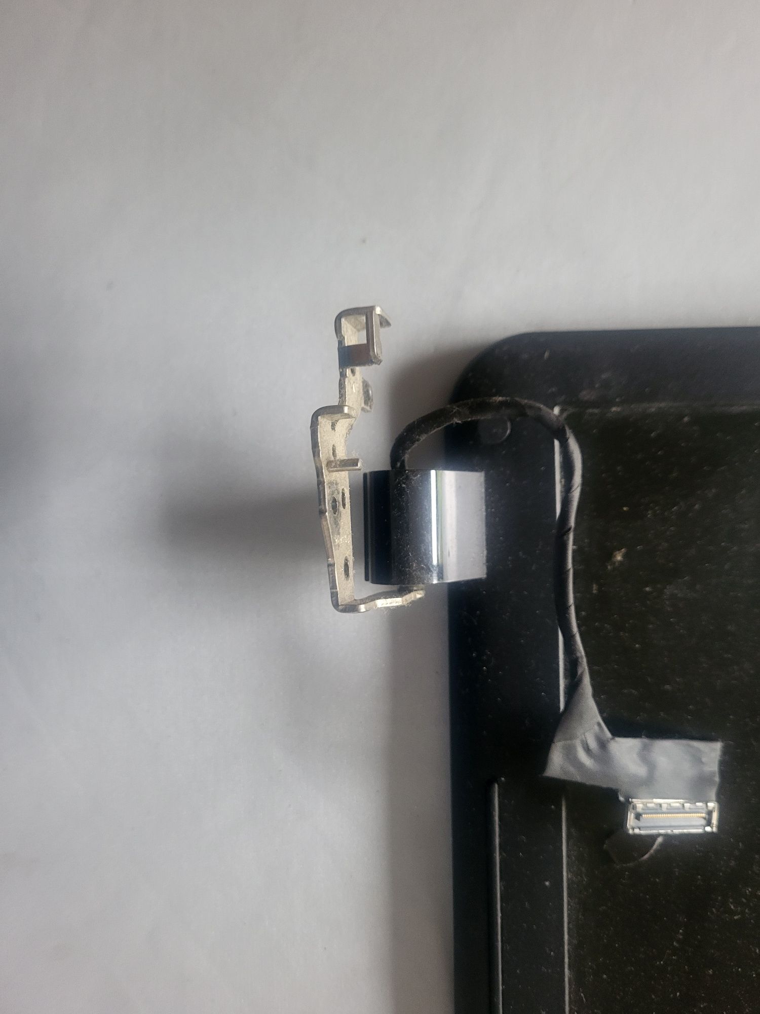 Sprzedam sprawną klapę matrycy do laptopa HP 250 G2