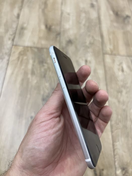 Айфон , Iphone SE 2020