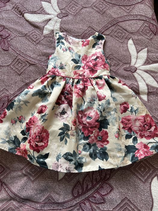 Продам сукню для дівчинки