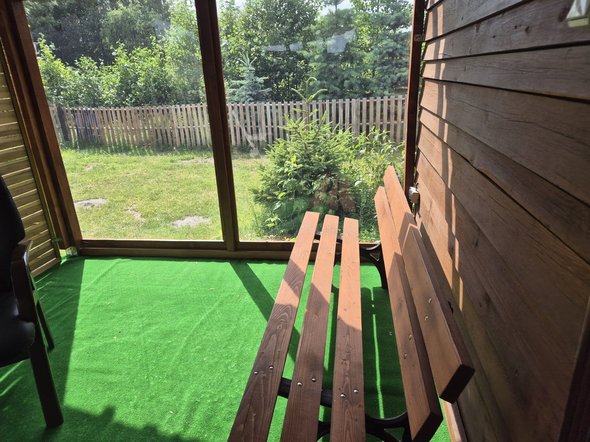 Domek nad stawem