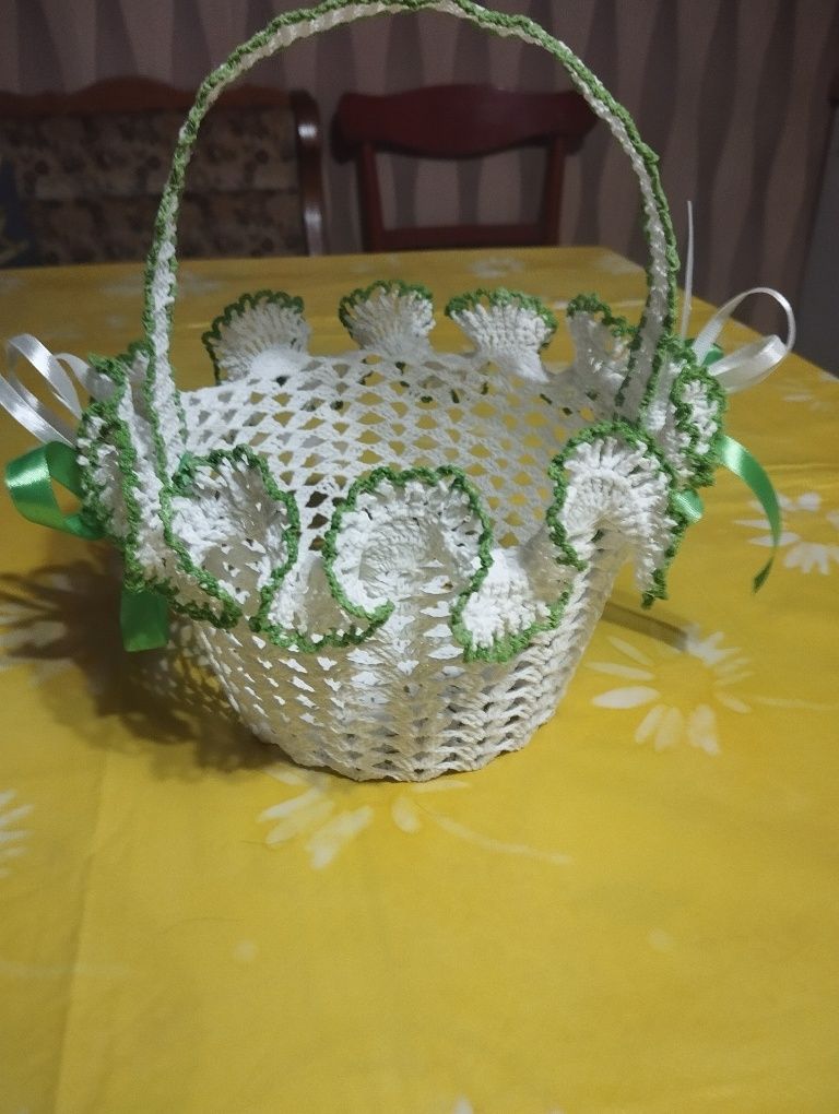 Koszyczek koronkowy na święconkę