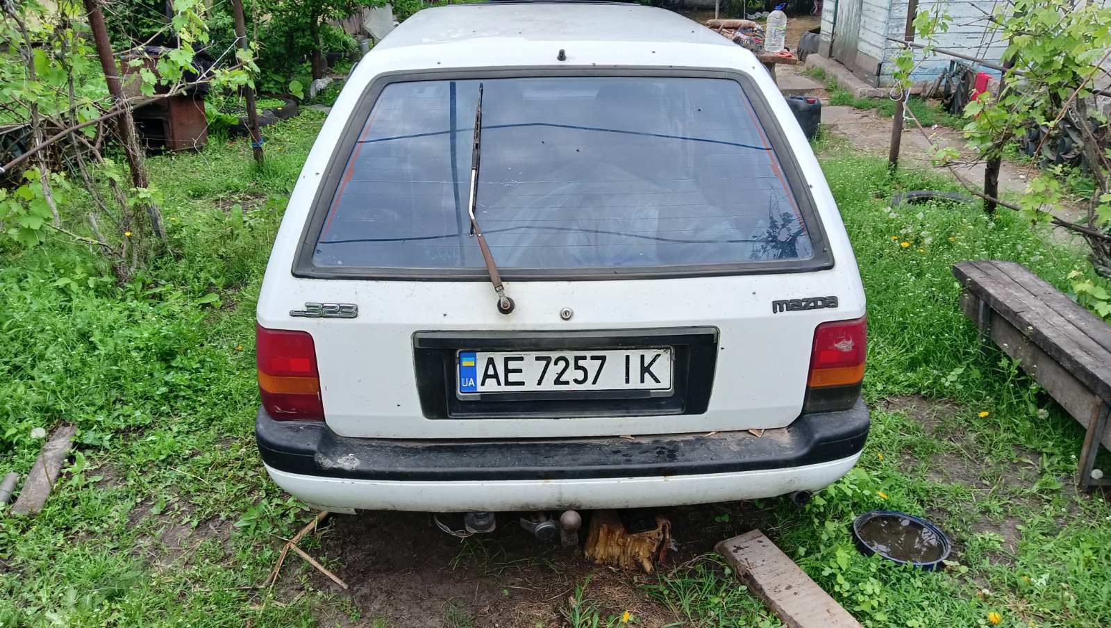 Продам автомобіль мазда 323