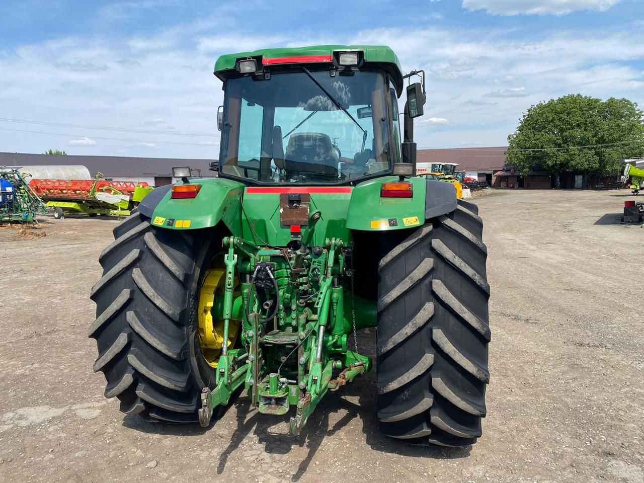 Трактор John Deere 8210 Потужн- 235к.с ,нар-12000 мото\год,Powеrshift.