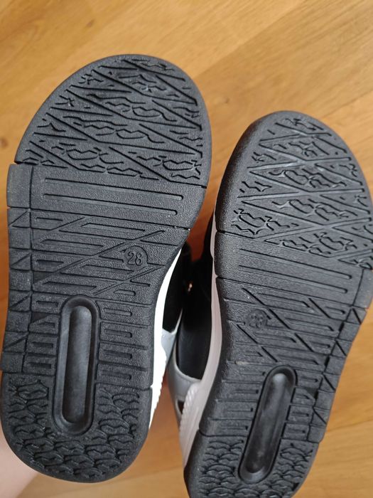 Buty nowe dla dziewczynki/chłopca, 28