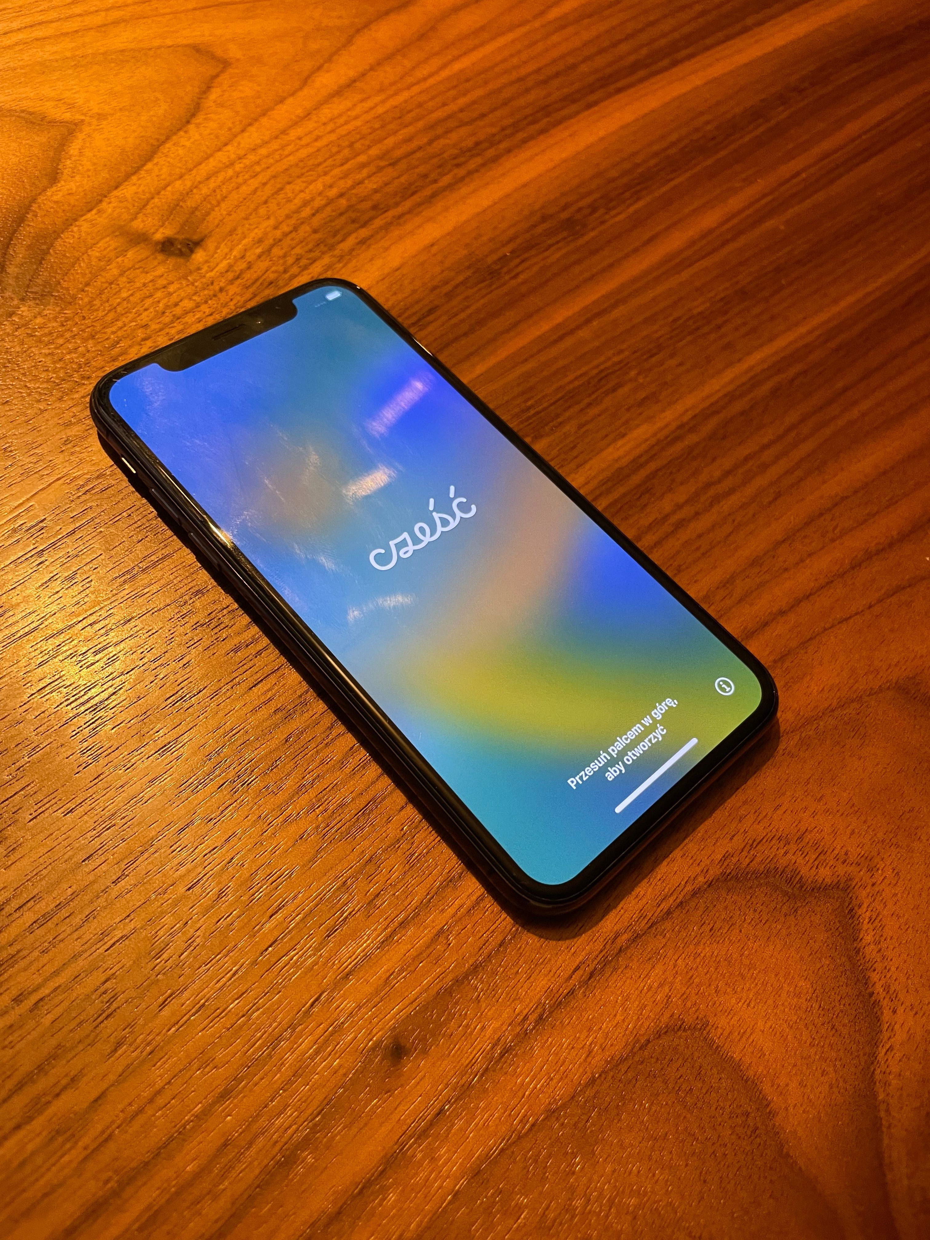 iPhone X 256 GB, iOS 16, ekran OLED z pudełkiem