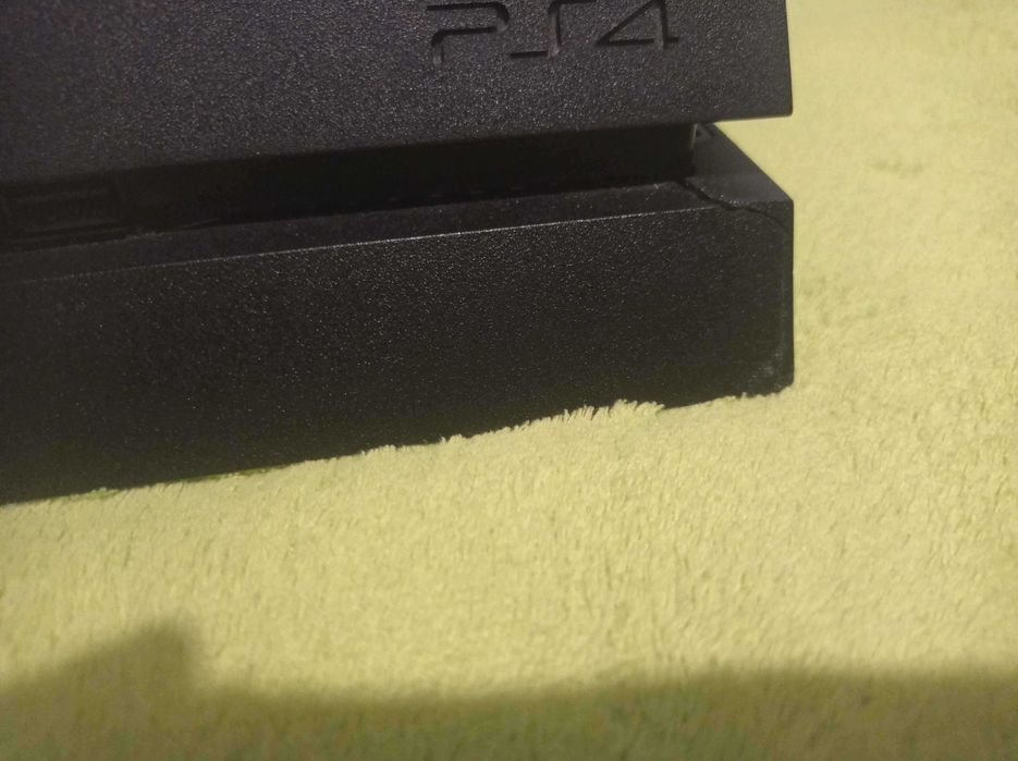 Konsola ps4 +Gra