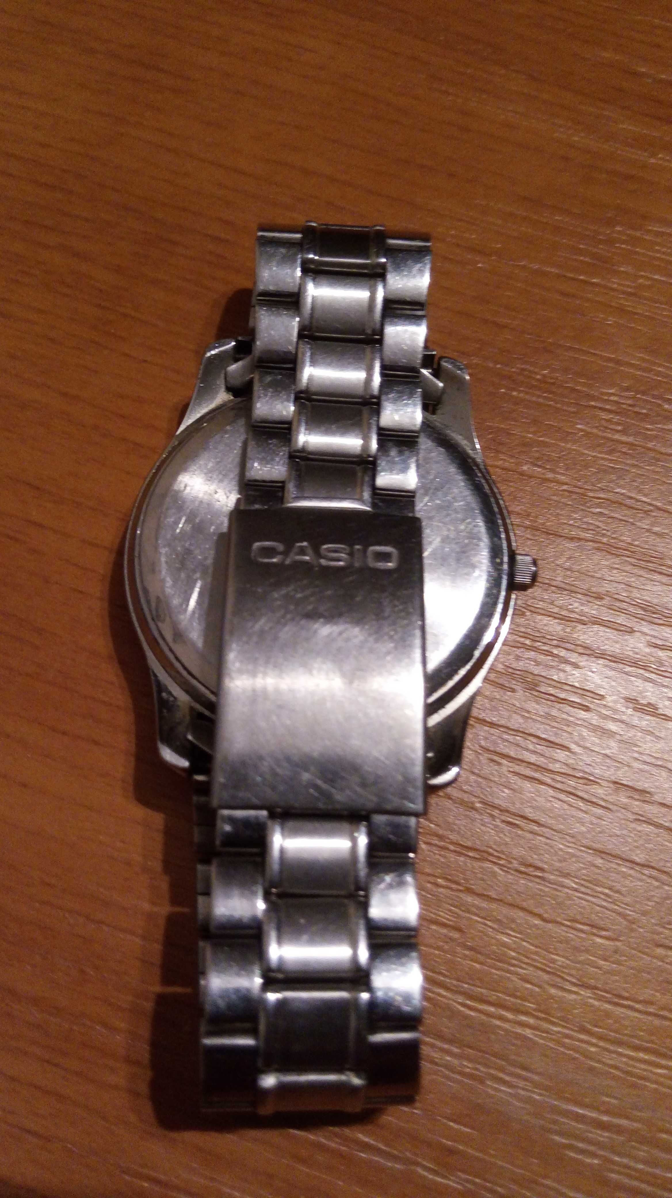 Zegarek Casio Quartz MTP-1141 z datownikiem i metalową bransoletą