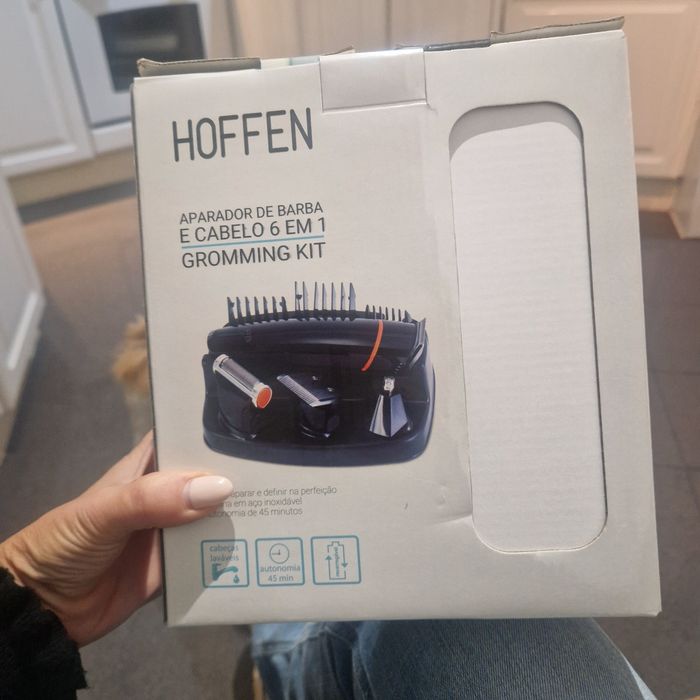 Aparador de cabelo e barba na caixa