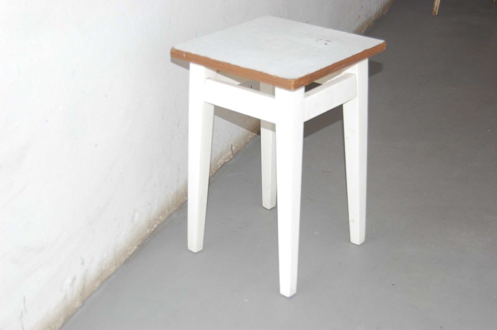 Taboret drewniany, biały - PRL