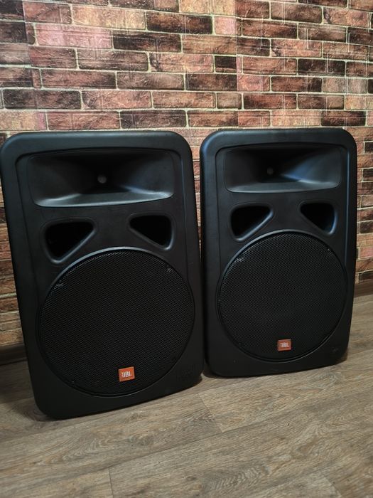 Продам колонки  JBL EON1500
