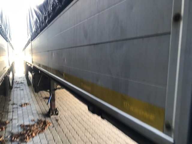 Напівпричіп тентований - KRONE