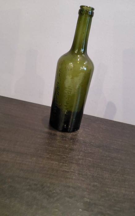 Zabytkowa butelka z Polanicy-Zdroju – Alt-Heide – tłoczenie Badgewasse