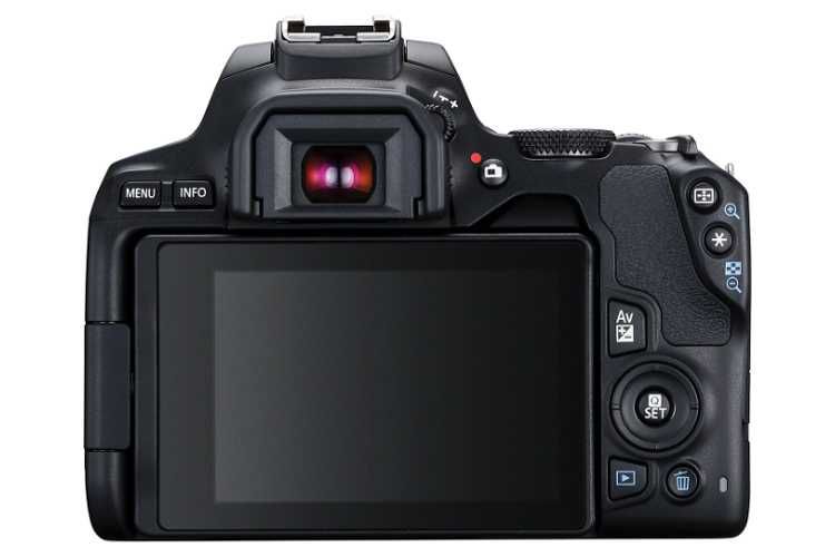 Canon 250D + obiektyw 18-55 mm