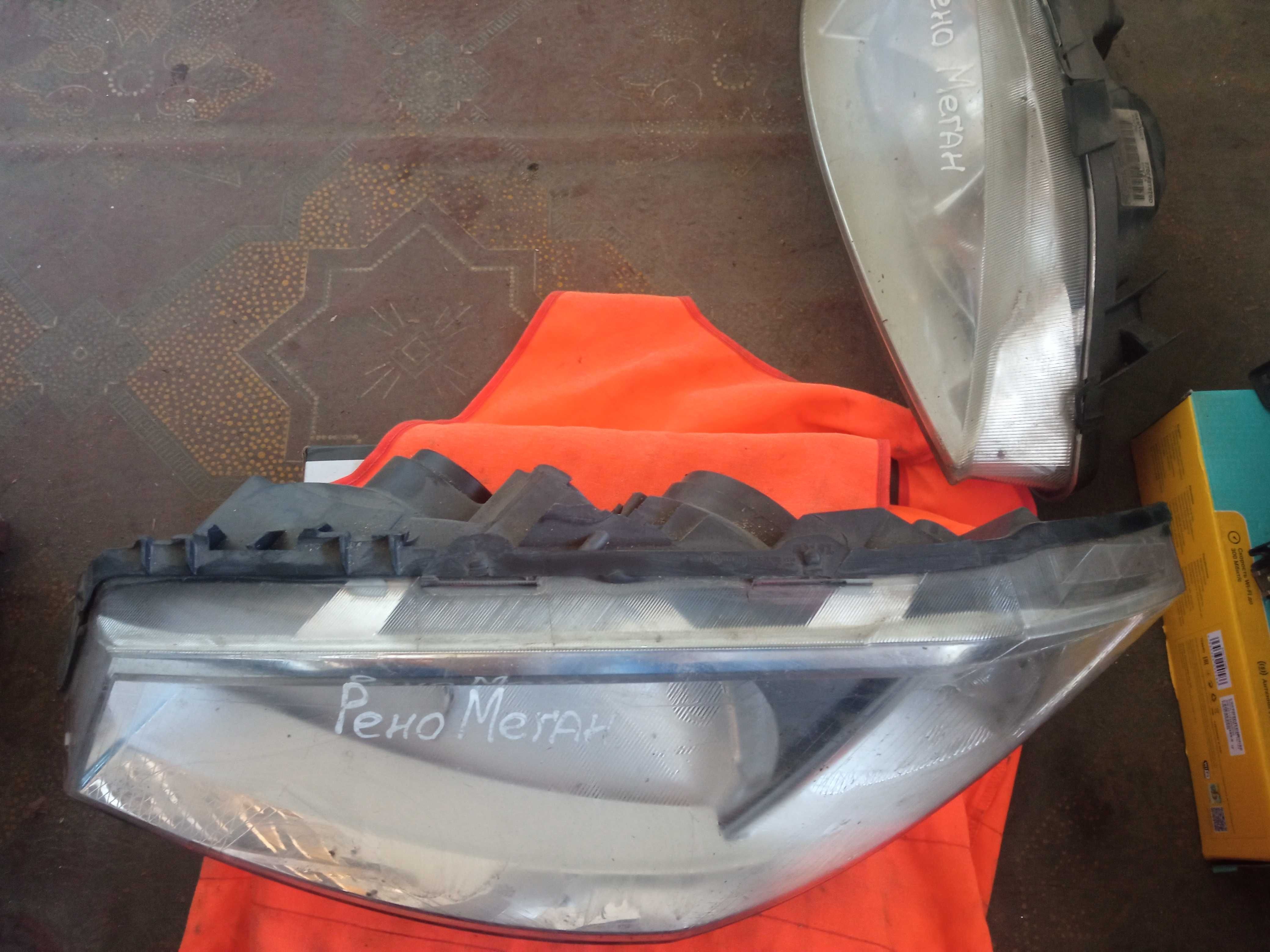 Фара передня ліва Renault Megane II 03-12 Valeo 89306990 8200073220J