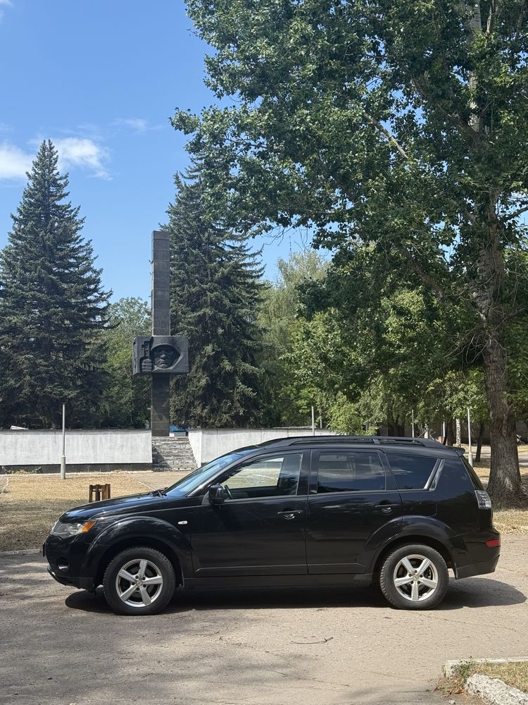 Мицубиси аутлэндер 2.2 Дизель полный привод