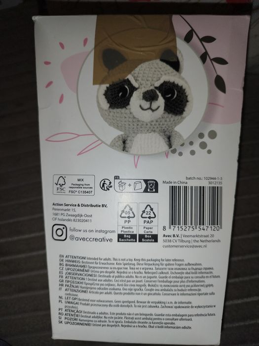 Ręczna robótka szydełkowa szop pracz.