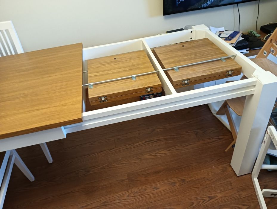 Mesa extensível+ 4 cadeiras