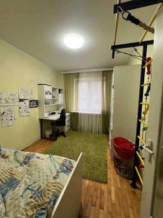 В продаже трехкомнатная квартира на Черемушках.