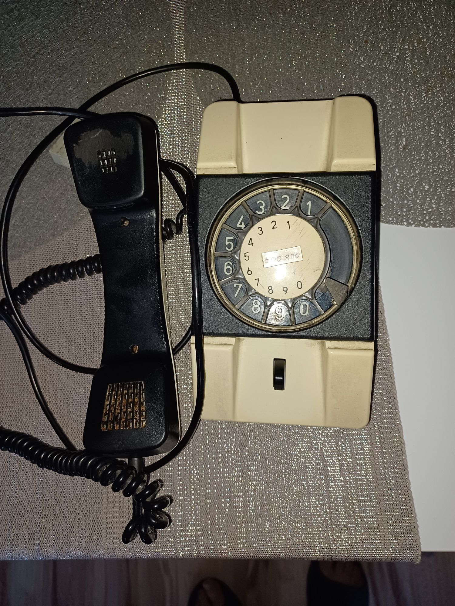 Sprzedam telefon PRL