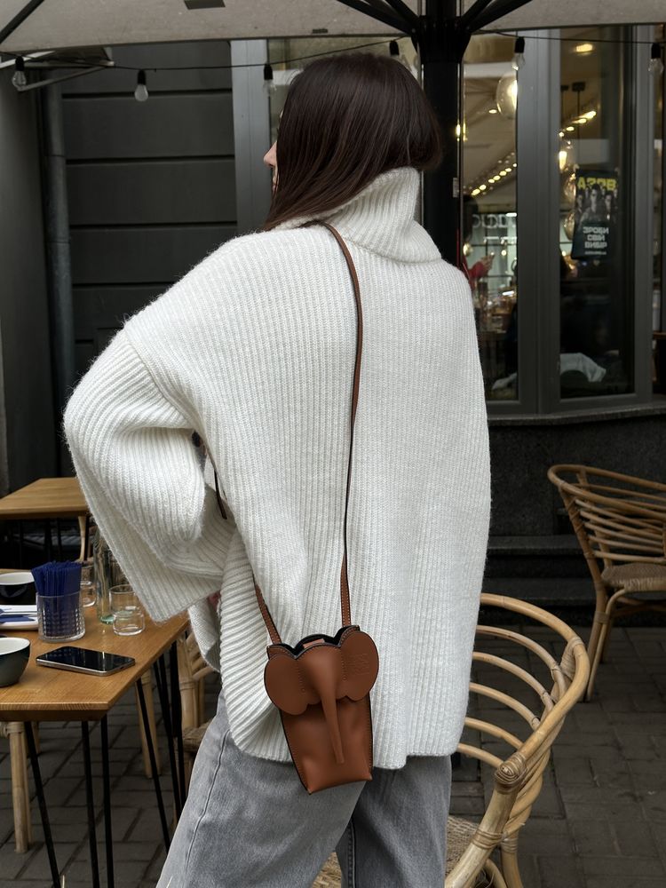 Torebka Loewe Elephant Pocket Bag in Classic Calfskin Brown