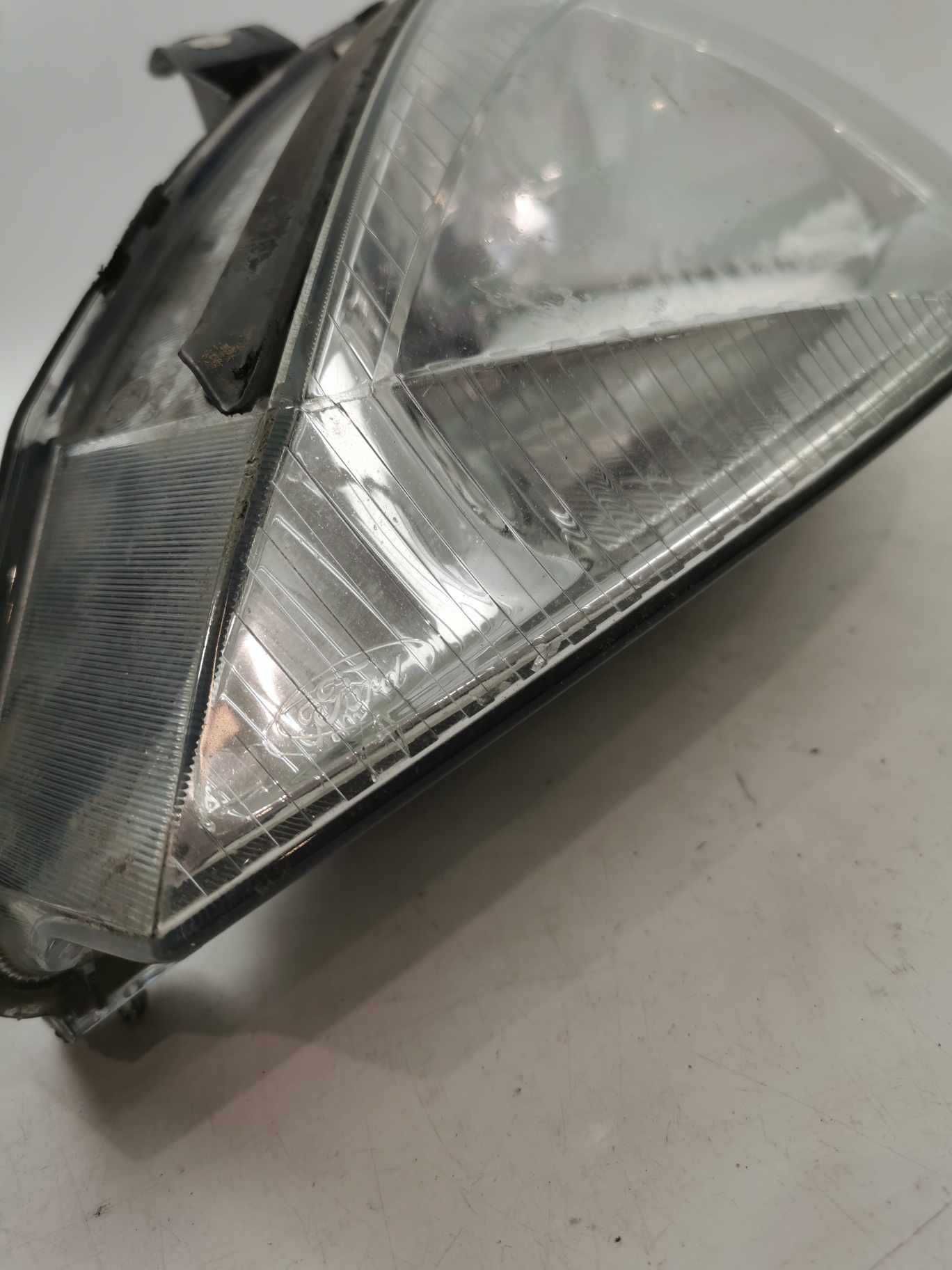 Lampa lewa przód przednia Ford Focus MK1