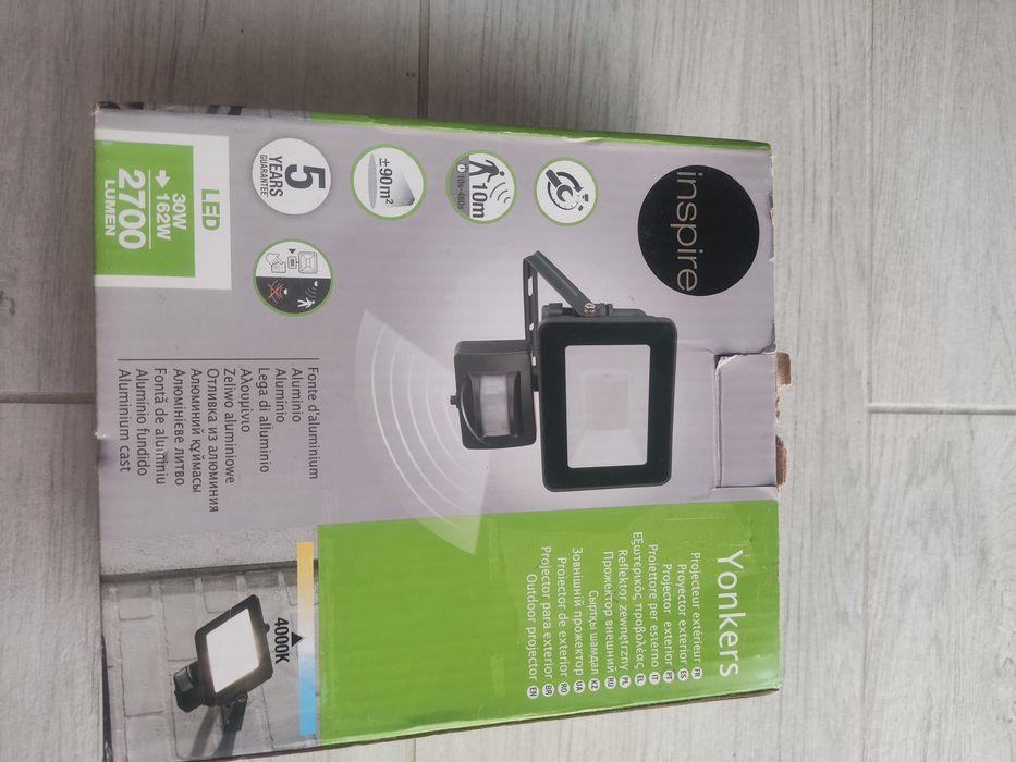 Naświetlacz zewnętrzny Yonkers z czujnikiem 2700 lm IP44 Inspire