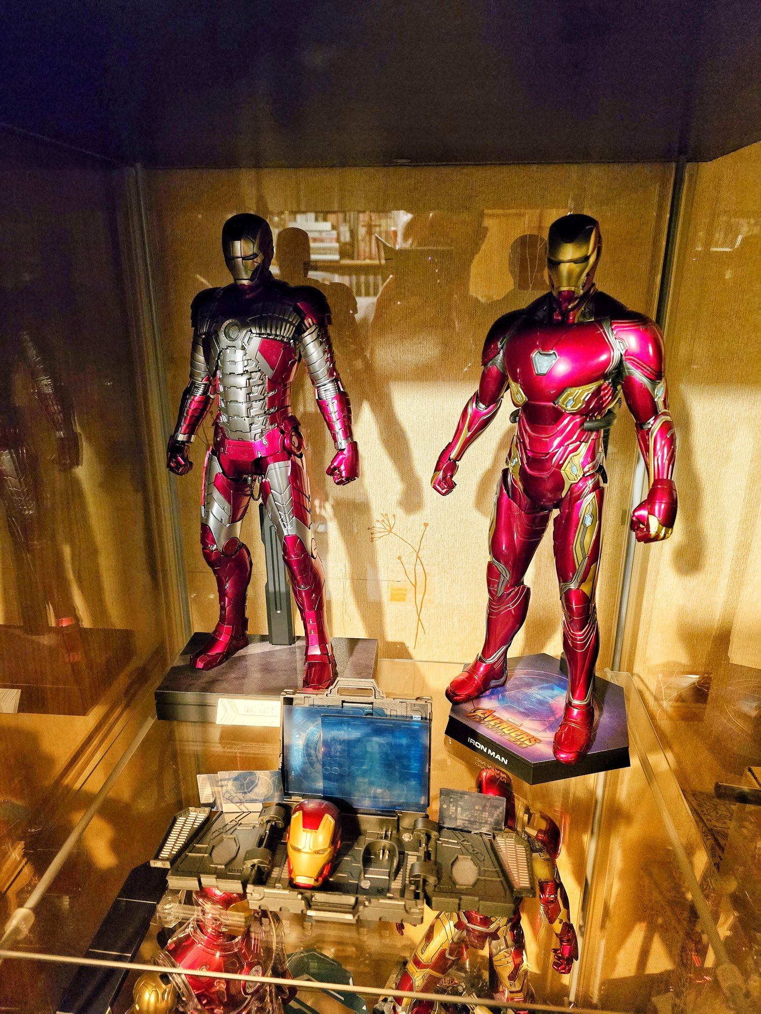 Iron Man Mark V 1/6 Hot Toys