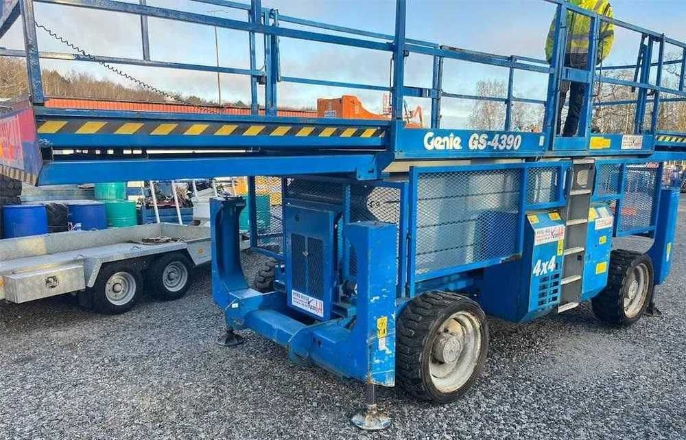 Podnośnik nożycowy Genie GS-4390 4x4