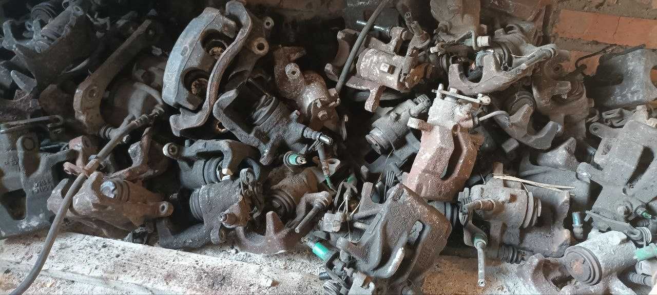 Супорт задній лівий правий R16 Renault Master Opel Movano 7711368826
