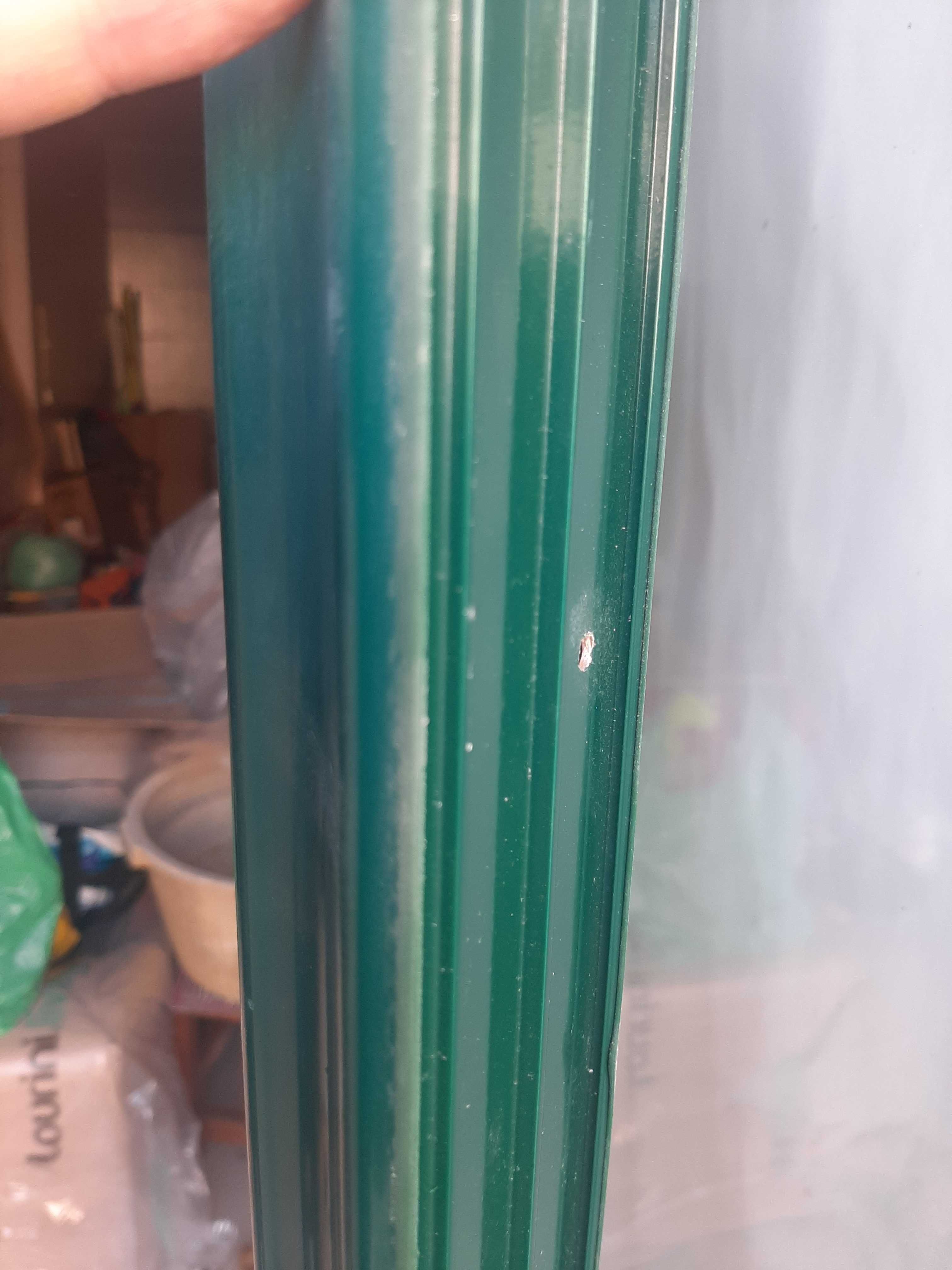 Janelas em alumínio verde, grandes dimensões