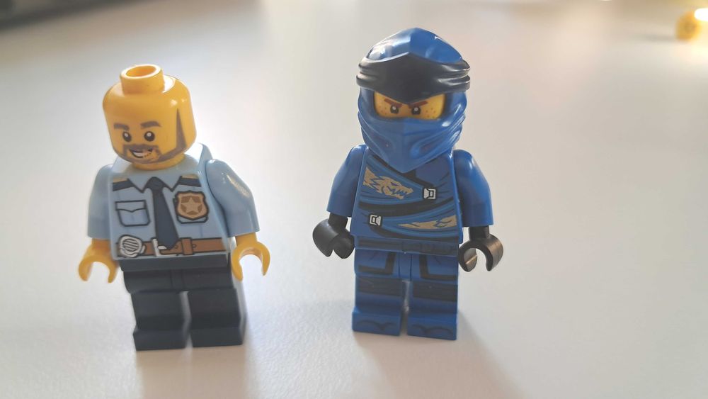 2 Mini Figuras LEGO Originais (Ninjago Jay + City Police)