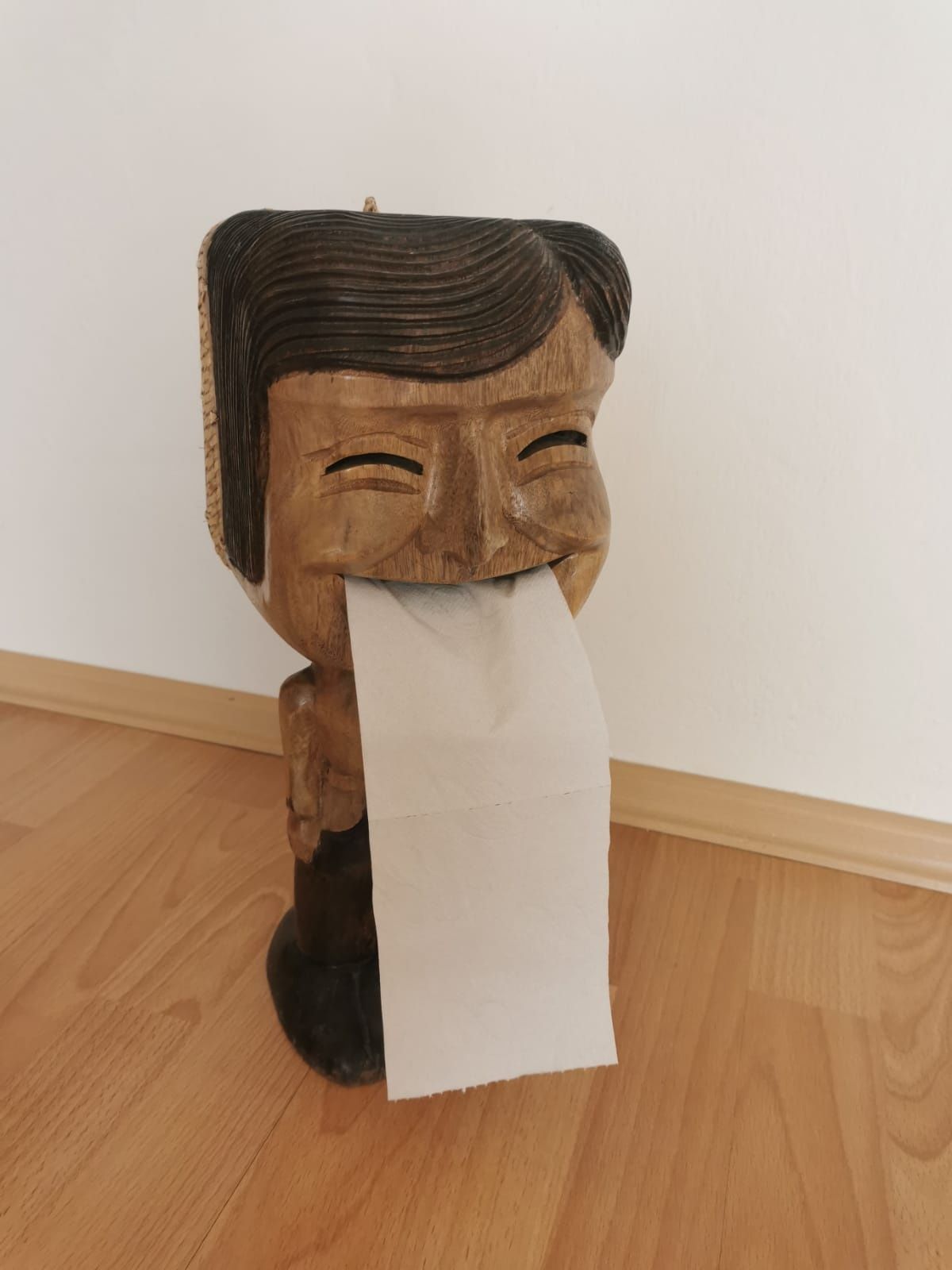Figurka na papier toaletowy