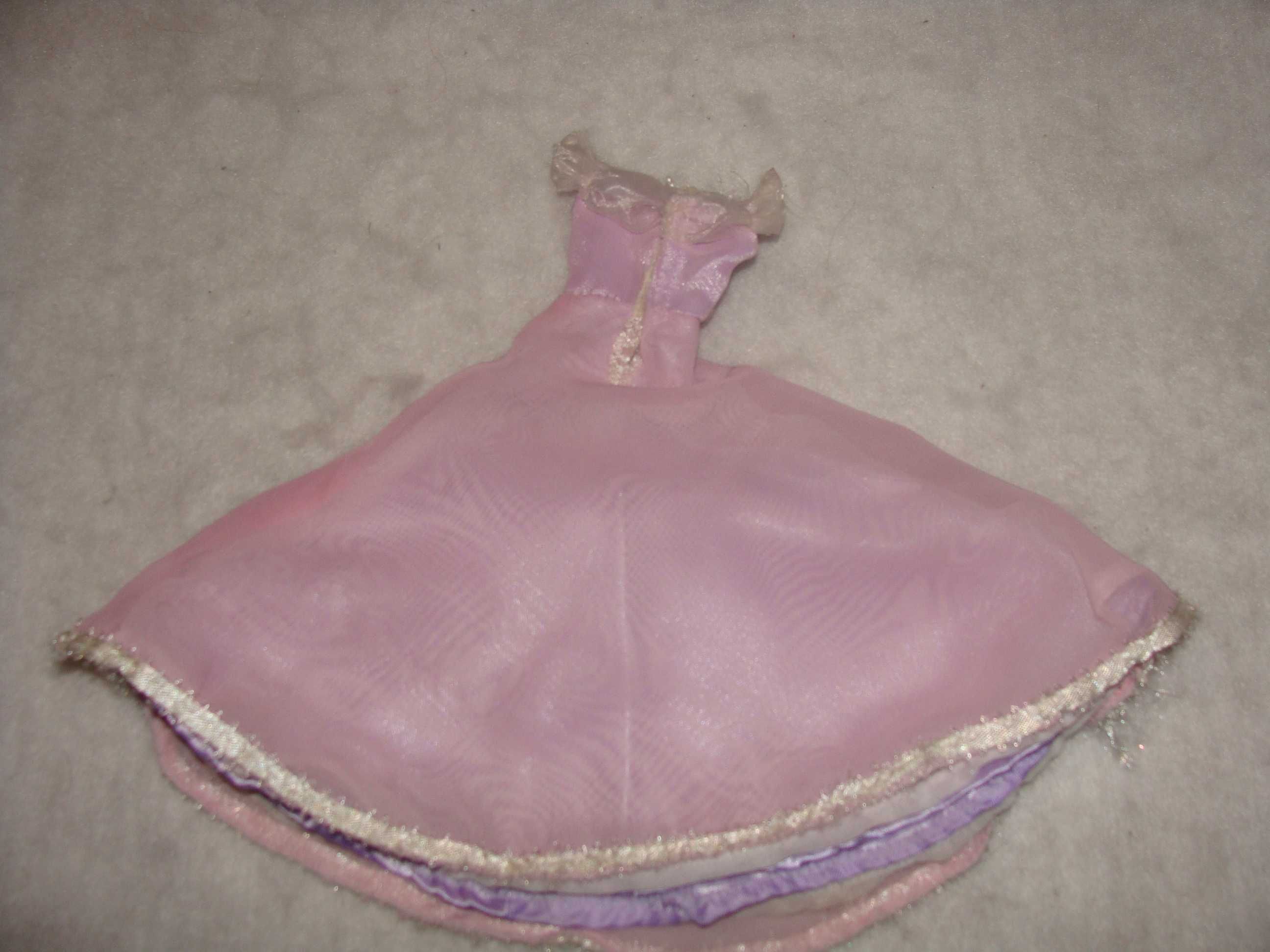 Vestido Rosa Áustria - Coleção Vestidos do Mundo da Boneca Barbie