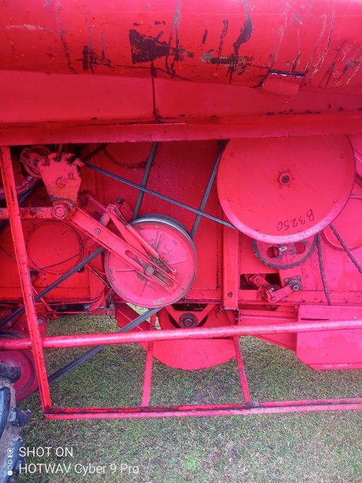 Продаю комбайн Мейсей фергюсон 187