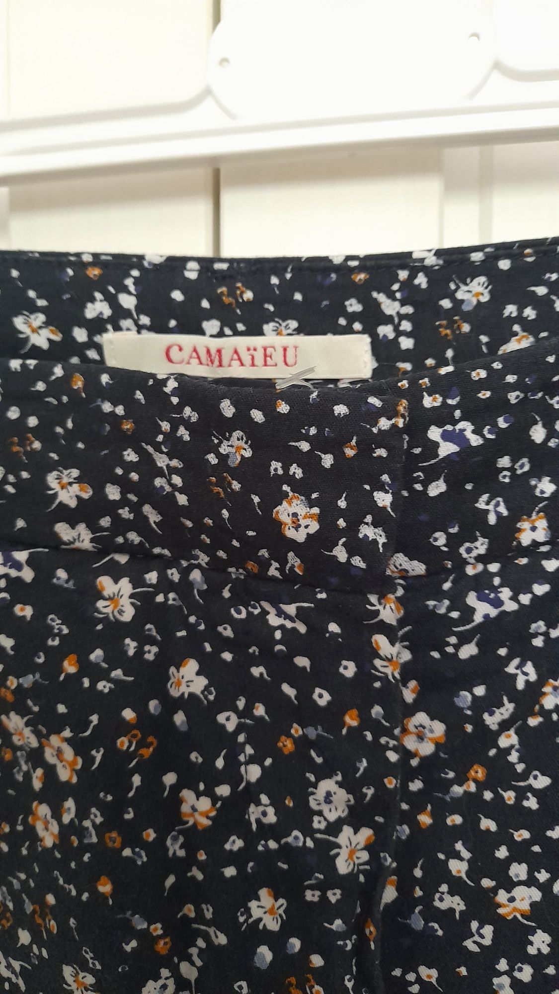 Spodnie kwiatki Camaieu 38