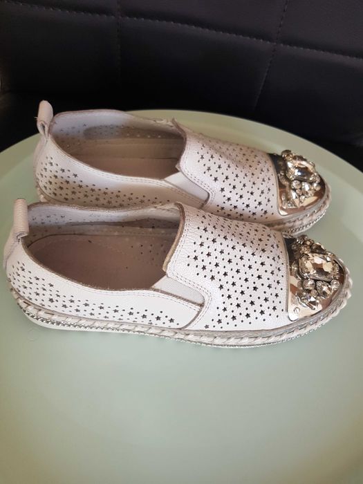 Mokasyny Włoskie białe z kamykami roz 36