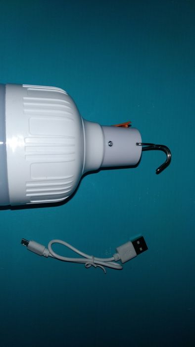 LED лампа 60W на акумуляторі 18650