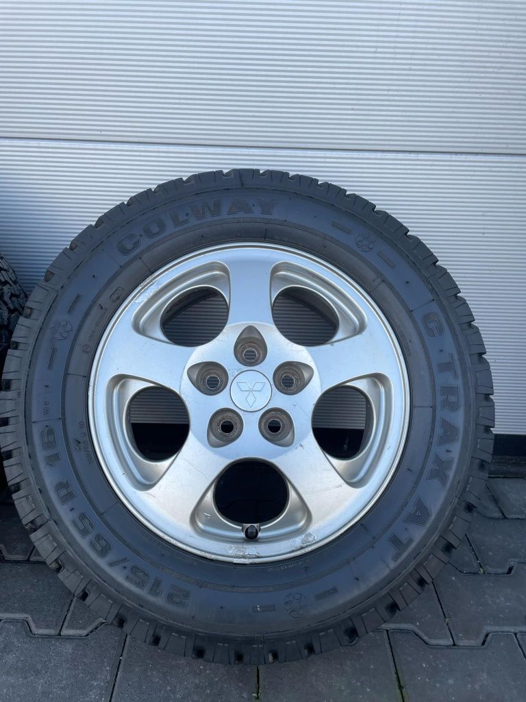 Felgi 5x114,3 R16 z oponami terenowymi 215/65 R16 MITSUBISHI Pajero