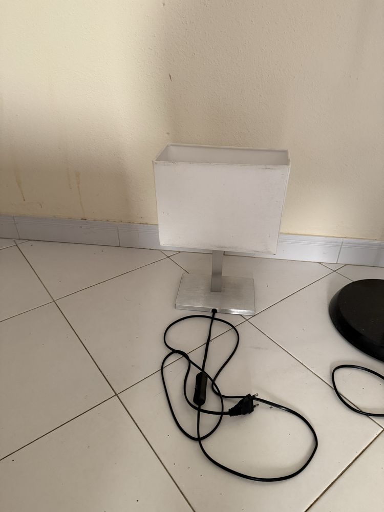 Candeeiros Ikea brancos e pretos