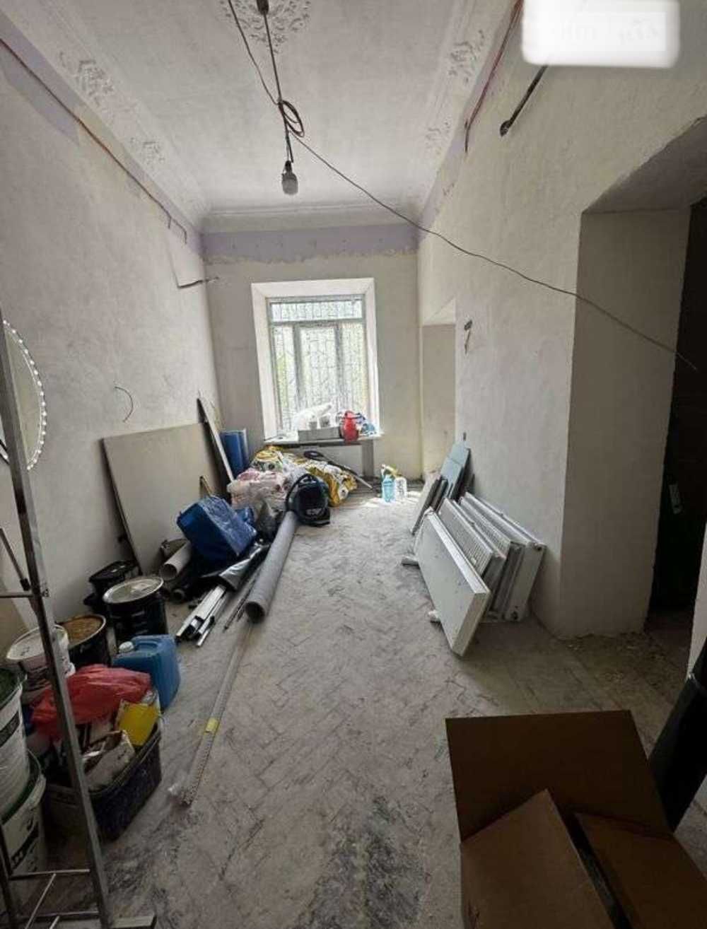 Продам квартиру возле Оперного Театра- отличный вариант под бизнес.