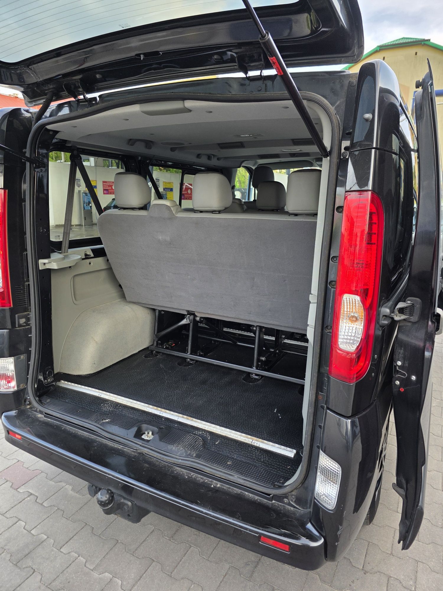 ADP-RENT Tarnobrzeg wynajem busa 9 osobowego