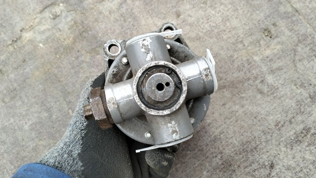 Regulator ciśnienia powietrza MF 255 ursus Massey Ferguson
