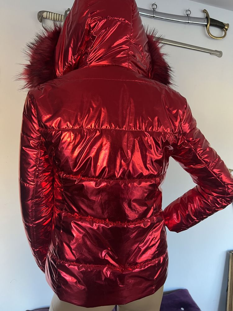 Czerwona kurtka metaliczna lustrzana z połyskiem S 36 lakierowana